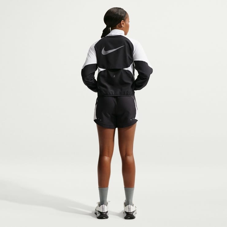 Nike Tempo Swoosh Dri-FIT Kadın Siyah Koşu Ceketi